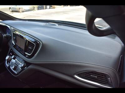 2020 Chrysler Pacifica Hybrid Limited   - Photo 37 - Mesa, AZ 85201