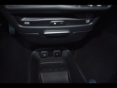 2020 Chrysler Pacifica Hybrid Limited   - Photo 13 - Mesa, AZ 85201