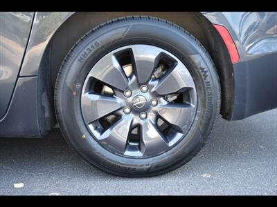 2020 Chrysler Pacifica Hybrid Limited   - Photo 39 - Mesa, AZ 85201