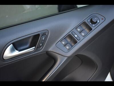 2015 Volkswagen Tiguan SE   - Photo 19 - Mesa, AZ 85201