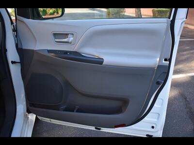 2017 Toyota Sienna LE 8-Passenger - Photo 34 - Mesa, AZ 85201