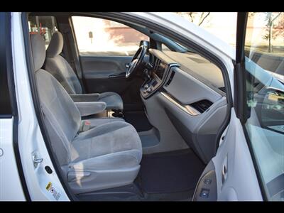 2017 Toyota Sienna LE 8-Passenger - Photo 32 - Mesa, AZ 85201