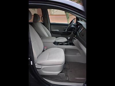 2020 Kia Sedona LX - Photo 32 - Mesa, AZ 85201