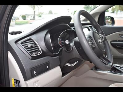 2020 Kia Sedona LX - Photo 15 - Mesa, AZ 85201