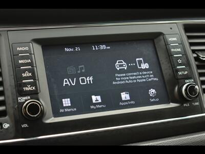 2020 Kia Sedona LX - Photo 11 - Mesa, AZ 85201