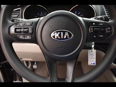 2020 Kia Sedona LX - Photo 14 - Mesa, AZ 85201