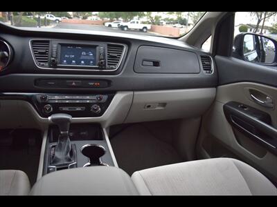 2020 Kia Sedona LX - Photo 30 - Mesa, AZ 85201