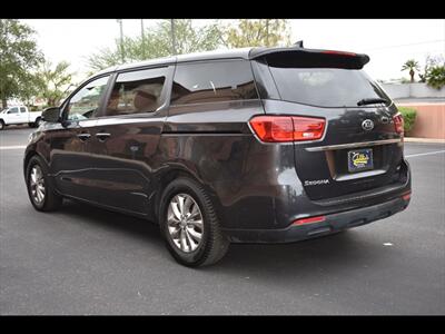 2020 Kia Sedona LX - Photo 6 - Mesa, AZ 85201