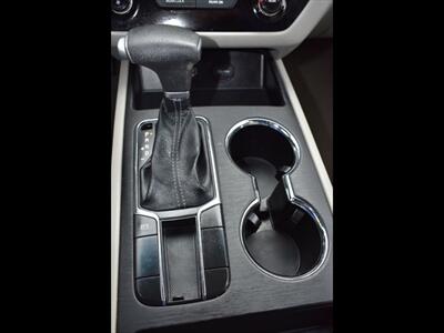 2020 Kia Sedona LX - Photo 13 - Mesa, AZ 85201