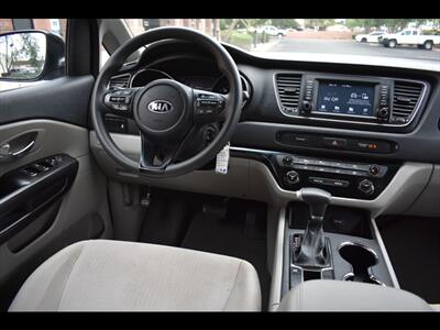 2020 Kia Sedona LX - Photo 29 - Mesa, AZ 85201