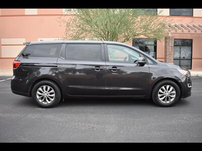 2020 Kia Sedona LX - Photo 1 - Mesa, AZ 85201