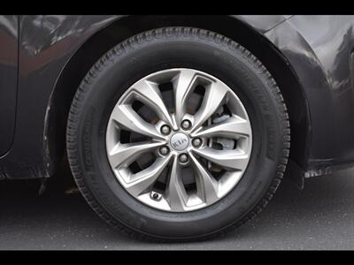 2020 Kia Sedona LX - Photo 37 - Mesa, AZ 85201