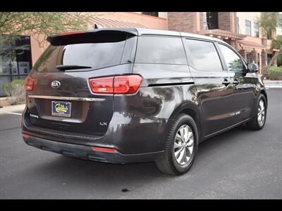 2020 Kia Sedona LX - Photo 7 - Mesa, AZ 85201