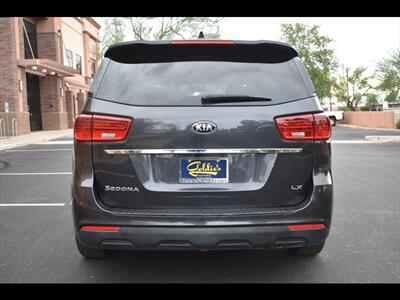 2020 Kia Sedona LX - Photo 9 - Mesa, AZ 85201