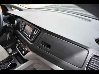 2020 Kia Sedona LX - Photo 36 - Mesa, AZ 85201