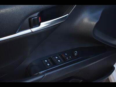 2020 Toyota Camry SE   - Photo 18 - Mesa, AZ 85201