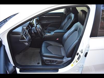 2020 Toyota Camry SE   - Photo 15 - Mesa, AZ 85201
