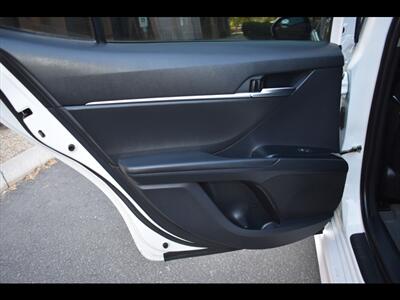 2020 Toyota Camry SE   - Photo 21 - Mesa, AZ 85201
