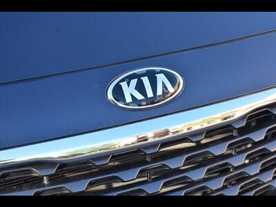 2020 Kia Sedona LX   - Photo 45 - Mesa, AZ 85201