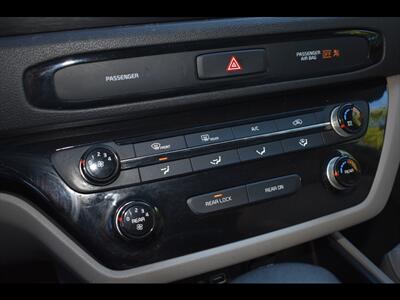 2020 Kia Sedona LX   - Photo 12 - Mesa, AZ 85201