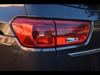 2020 Kia Sedona LX   - Photo 48 - Mesa, AZ 85201