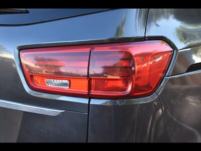 2020 Kia Sedona LX   - Photo 50 - Mesa, AZ 85201