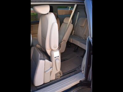 2020 Kia Sedona LX   - Photo 24 - Mesa, AZ 85201
