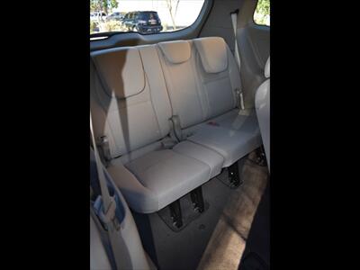2020 Kia Sedona LX   - Photo 29 - Mesa, AZ 85201