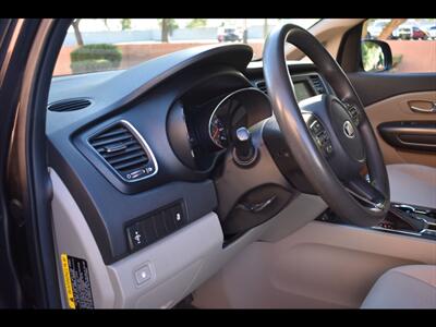 2020 Kia Sedona LX   - Photo 15 - Mesa, AZ 85201