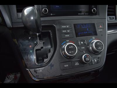 2018 Toyota Sienna SE 8-Passenger   - Photo 12 - Mesa, AZ 85201