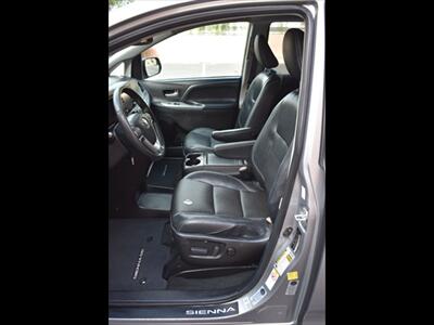 2018 Toyota Sienna SE 8-Passenger   - Photo 15 - Mesa, AZ 85201