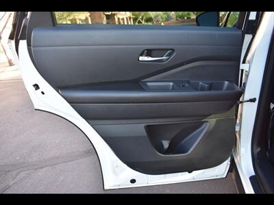 2022 Nissan Pathfinder SV - Photo 22 - Mesa, AZ 85201