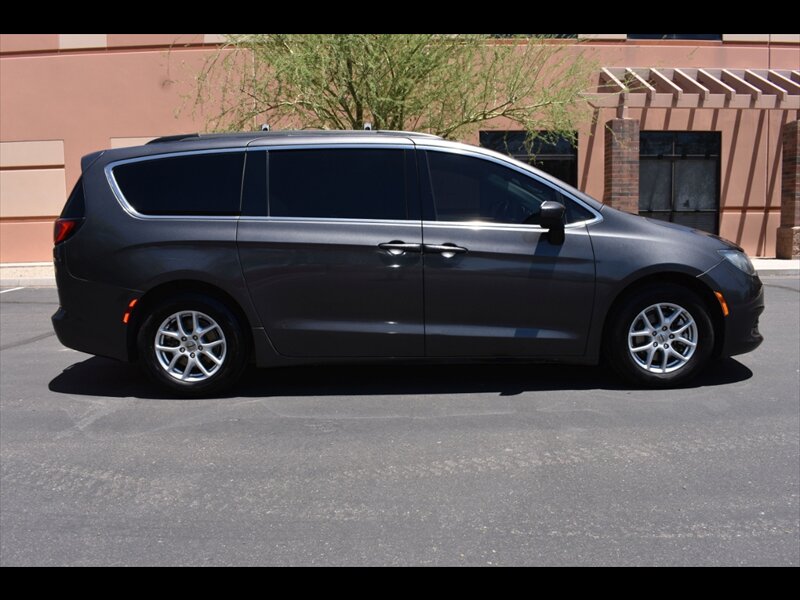 2021 Chrysler Voyager LXi   - Photo 1 - Mesa, AZ 85201