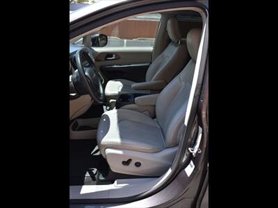 2021 Chrysler Voyager LXi - Photo 15 - Mesa, AZ 85201