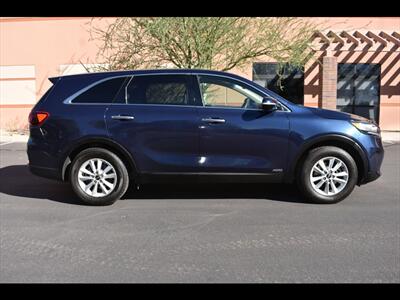 2019 Kia Sorento LX - Photo 1 - Mesa, AZ 85201