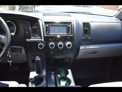 2019 Toyota Sequoia SR5   - Photo 18 - Mesa, AZ 85201