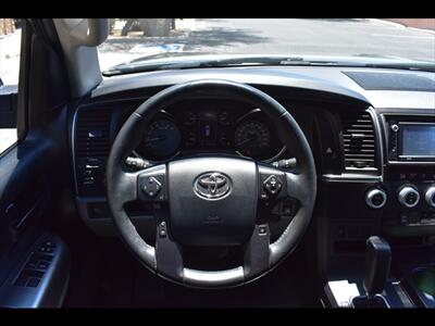 2019 Toyota Sequoia SR5   - Photo 17 - Mesa, AZ 85201