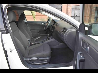 2015 Volkswagen Jetta   - Photo 31 - Mesa, AZ 85201