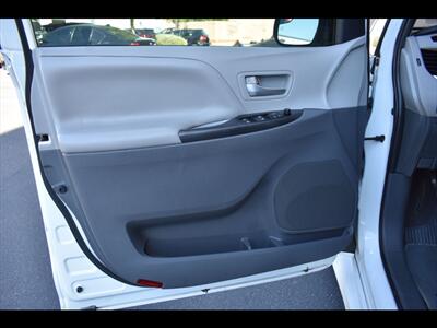 2020 Toyota Sienna LE 8-Passenger   - Photo 17 - Mesa, AZ 85201