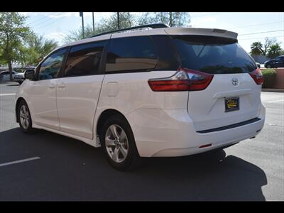2020 Toyota Sienna LE 8-Passenger   - Photo 6 - Mesa, AZ 85201
