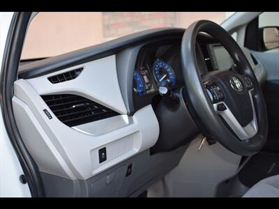 2020 Toyota Sienna LE 8-Passenger   - Photo 14 - Mesa, AZ 85201