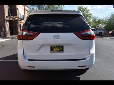 2020 Toyota Sienna LE 8-Passenger   - Photo 9 - Mesa, AZ 85201