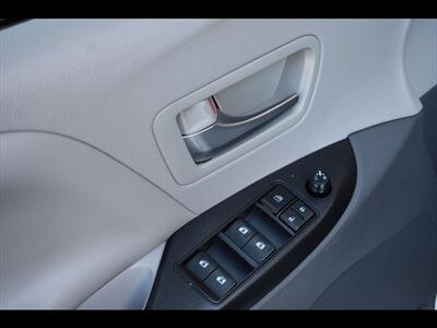 2020 Toyota Sienna LE 8-Passenger   - Photo 18 - Mesa, AZ 85201
