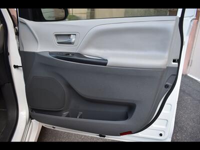 2020 Toyota Sienna LE 8-Passenger   - Photo 33 - Mesa, AZ 85201