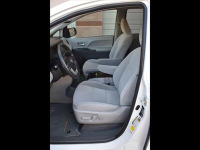 2020 Toyota Sienna LE 8-Passenger   - Photo 15 - Mesa, AZ 85201