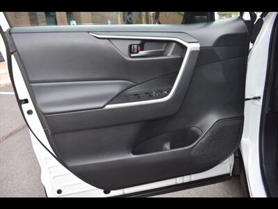 2020 Toyota RAV4 LE   - Photo 18 - Mesa, AZ 85201