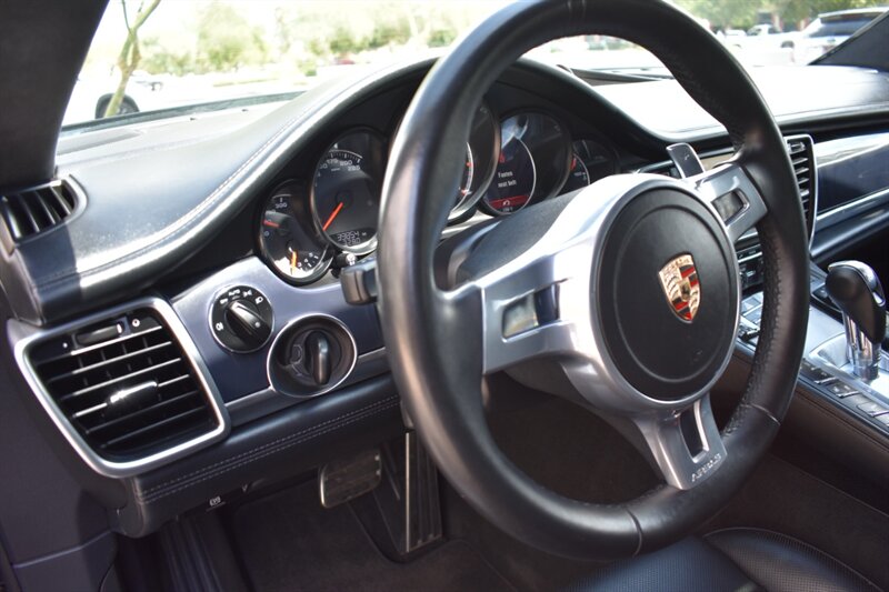 2013 Porsche Panamera Turbo photo