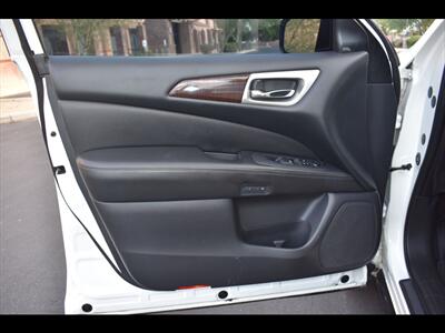 2016 Nissan Pathfinder Platinum - Photo 18 - Mesa, AZ 85201