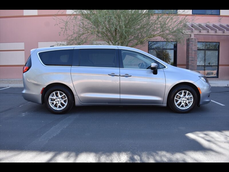 Billet Silver Metallic Clear Coat 2021 Chrysler Voyager Minivan Front-Wheel Drive Automatic