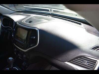 2018 Jeep Cherokee Latitude Plus   - Photo 36 - Mesa, AZ 85201